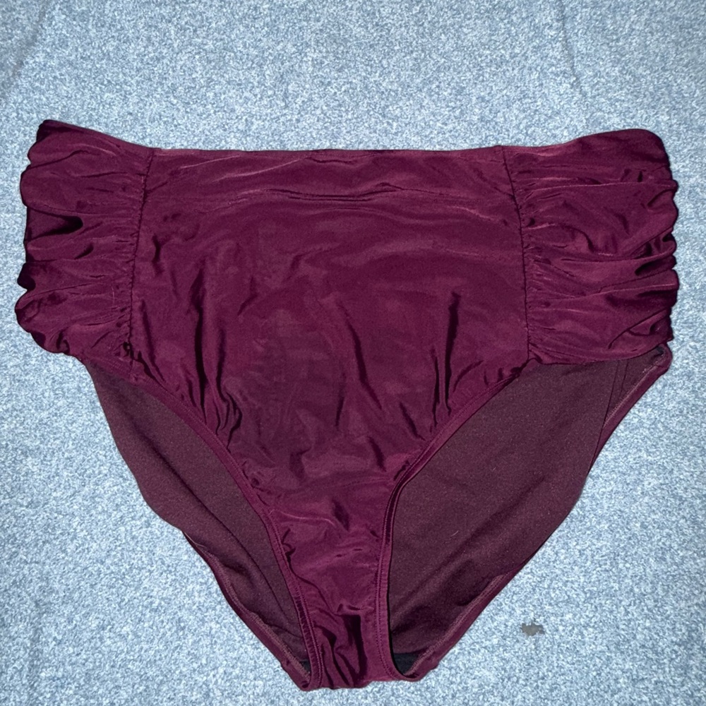 Target Kona Sol Swim bottom brief
24W 26W